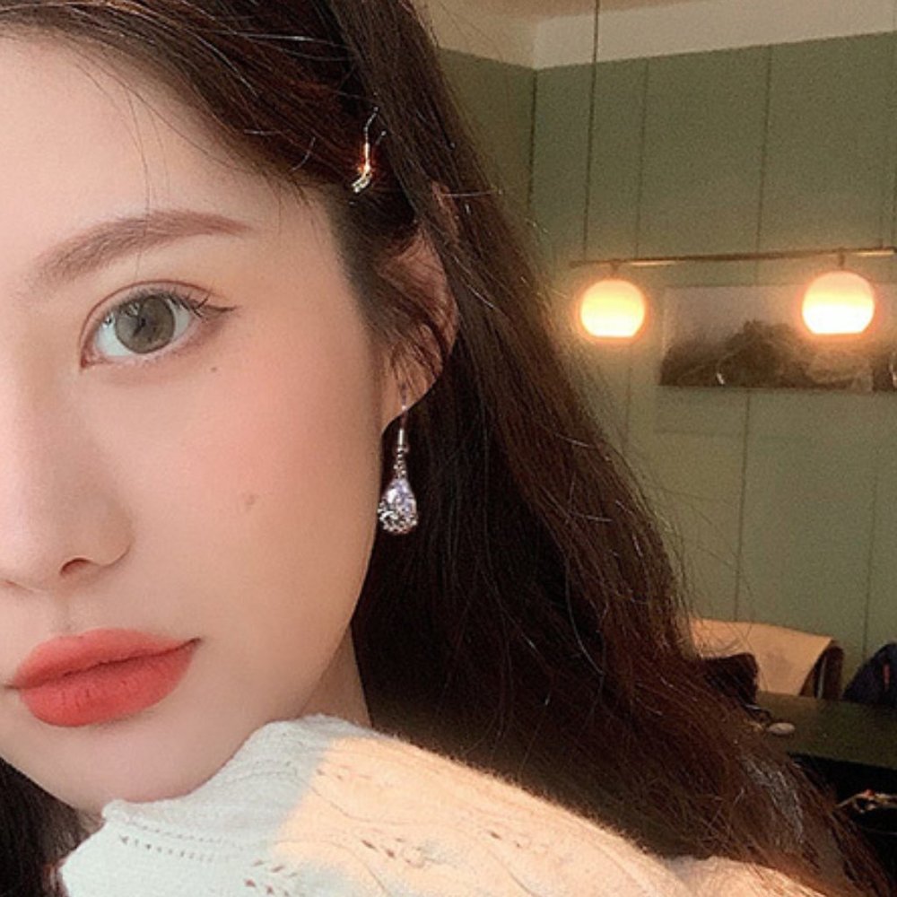 Last Pair💕Tear Crystal Egg Drop Golden Floral Earrings - Picture 6 of 11